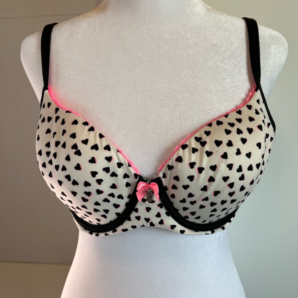 Victoria’s Secret Body By Victoria Lined Bra, White w/Black Hearts, Size 34D